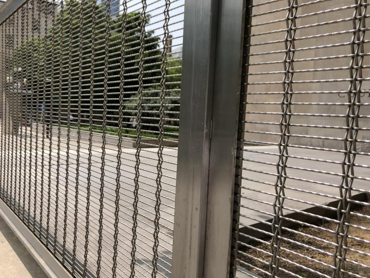 Nathan Phillips Square - Ferrier Zeta 1 Nathan Phillips Square - Ferrier Zeta 1